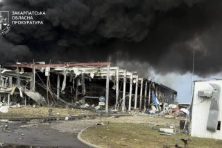 L'attaque russe massive de jeudi a détruit une entreprise américaine dans la ville de Moukatchevo, dans l'ouest de l'Ukraine. KEYSTONE/EPA/ZAKARPATTIA REGION PROSECUTOR'S OFFICE / HANDOUT